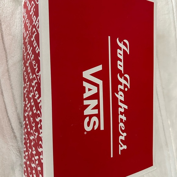 Foo Fighters Vans 25th Anniversary Brand New! Size 8 and new with the Vans Box. - Picture 8 of 8